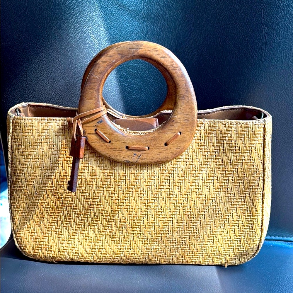 Elegant FOSSIL Tan Woven Handbag with Wooden Handle